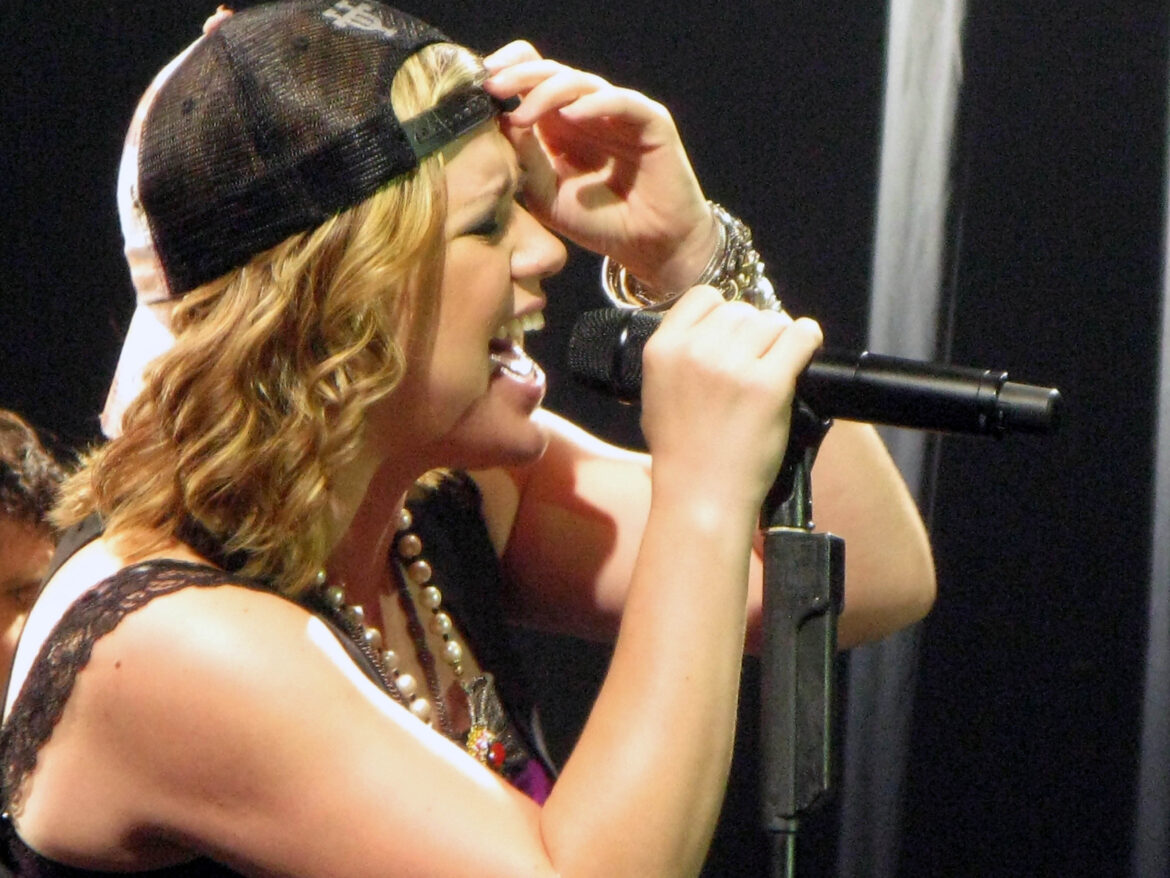 FROM THE ARCHIVES | KELLY CLARKSON | NOVEMBER 25, 2007 | PHOTOS